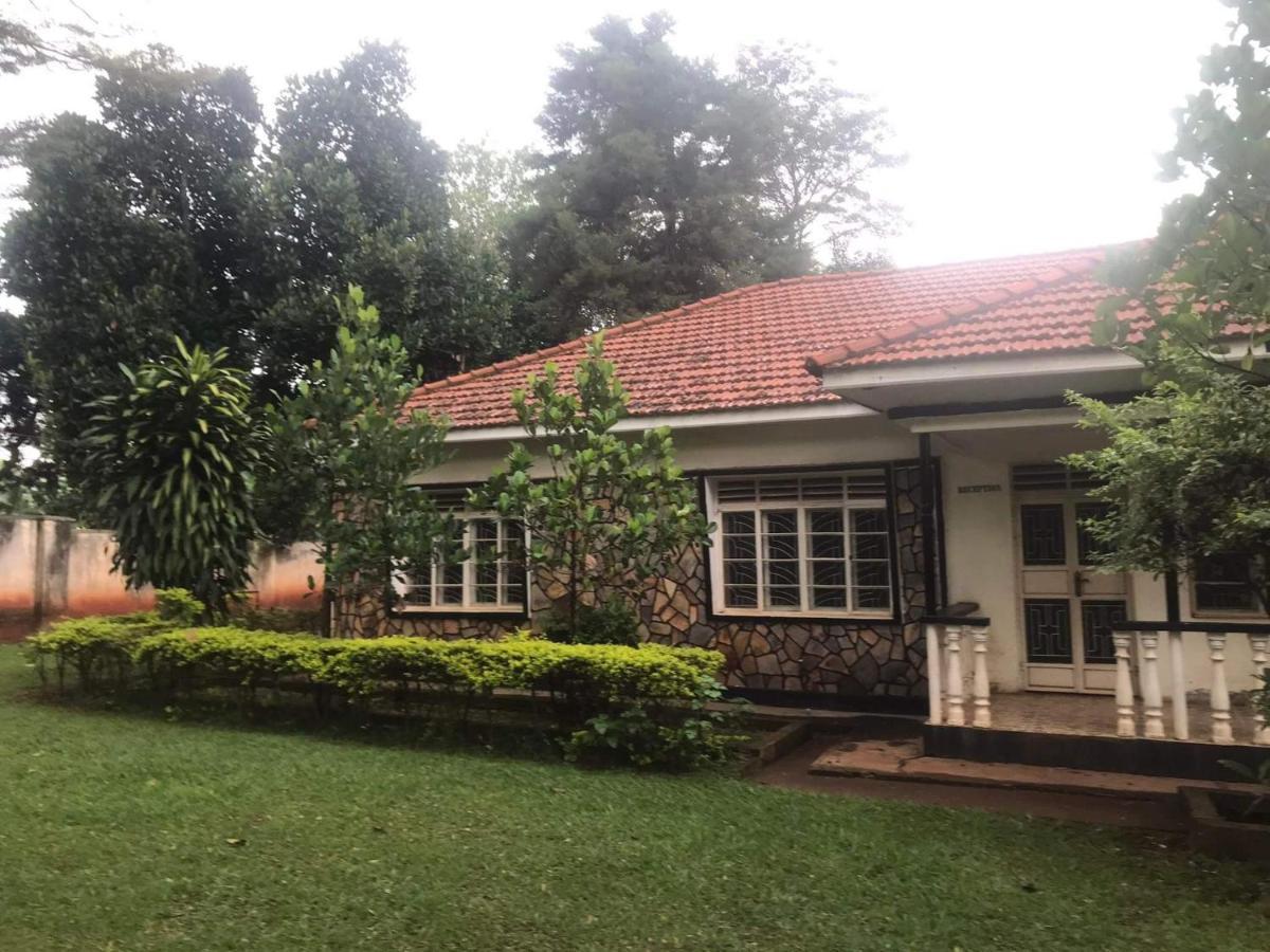 Homestaystudio62 Jinja Exterior photo