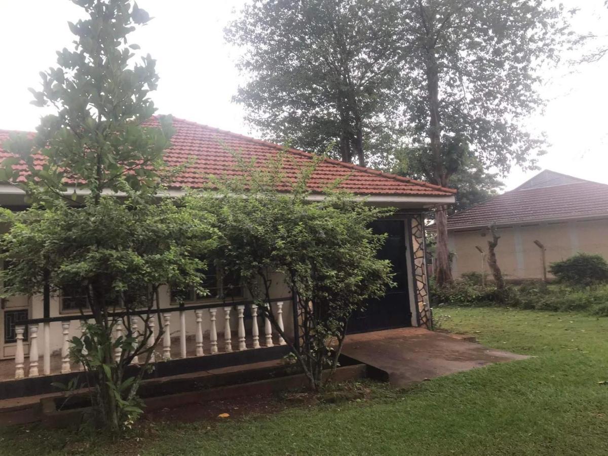 Homestaystudio62 Jinja Exterior photo